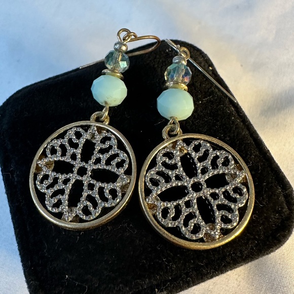 Filigree silver and goldtone drop mandala style earrings - Picture 5 of 5
